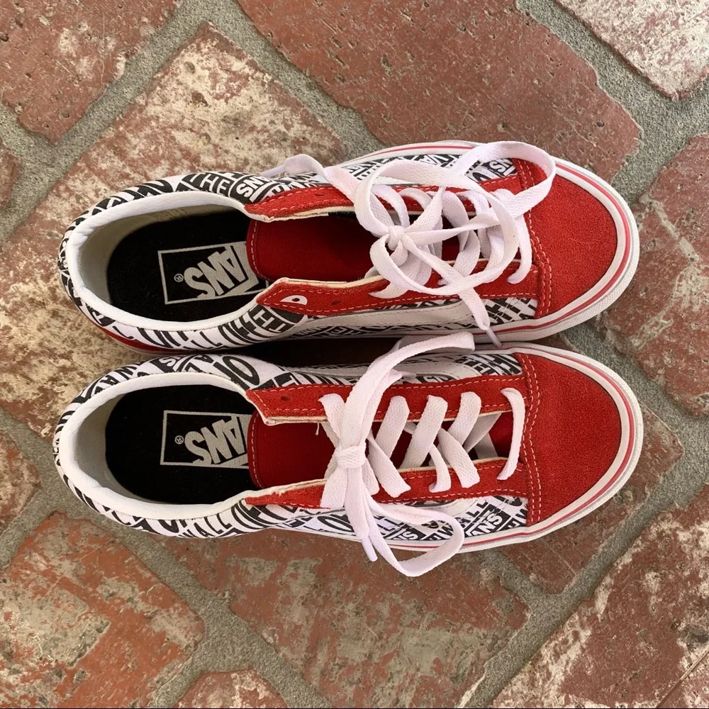 Vans Women’s 6.5- hardly worn! - Picture 2 of 4